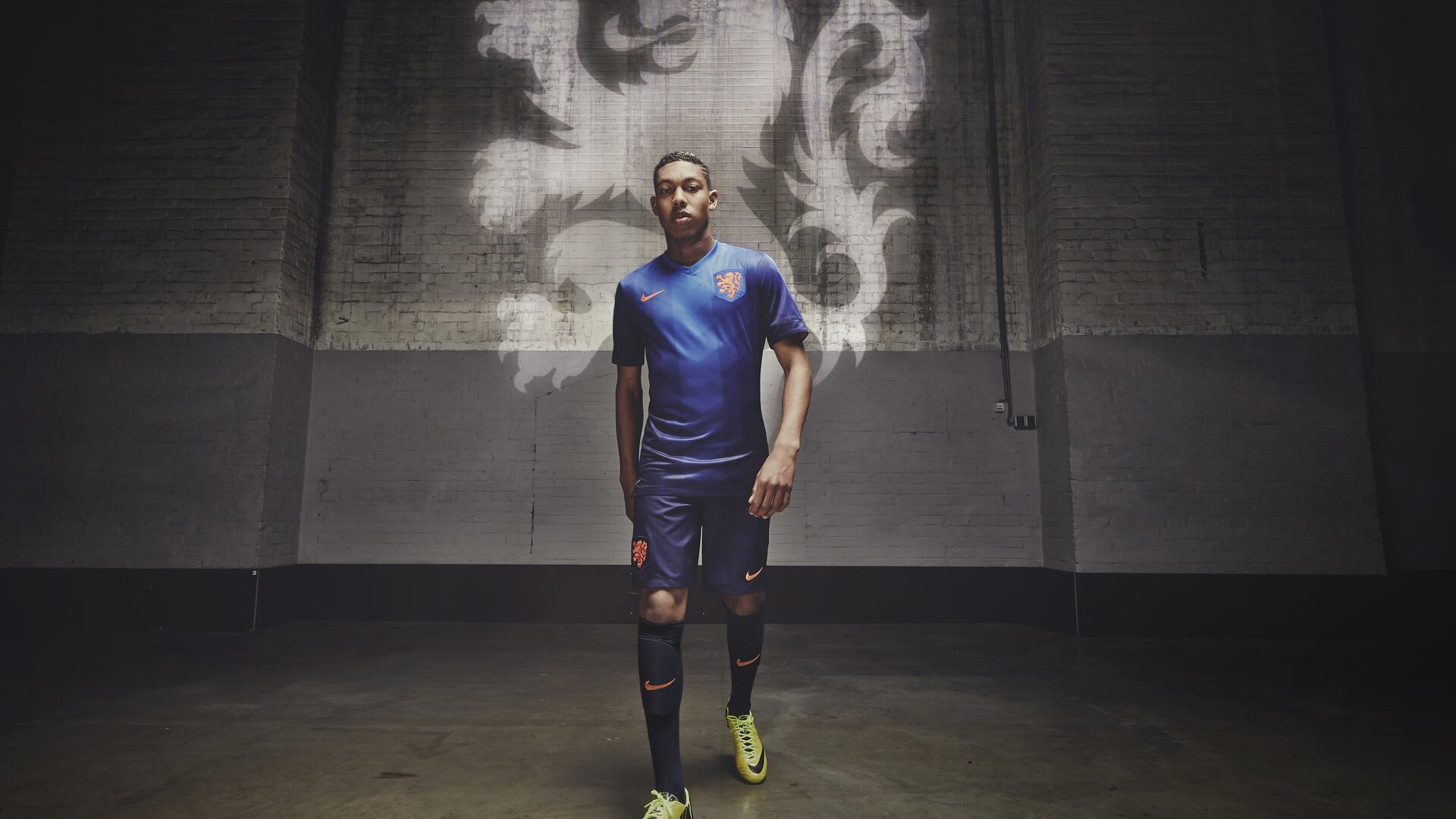 电竞赛场焦点！法国队对阵荷兰队，超级对决，球迷热情点燃赛场