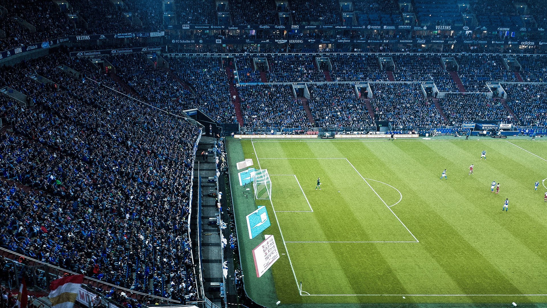 足协杯四强战对决在即！休斯顿火箭演练定位球，利物浦密集防守应对